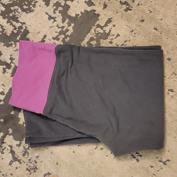 Yoga pants - Picture 1 of 2